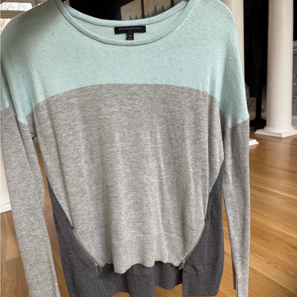 Banana Republic Mint and Gray Colorblock Sweater